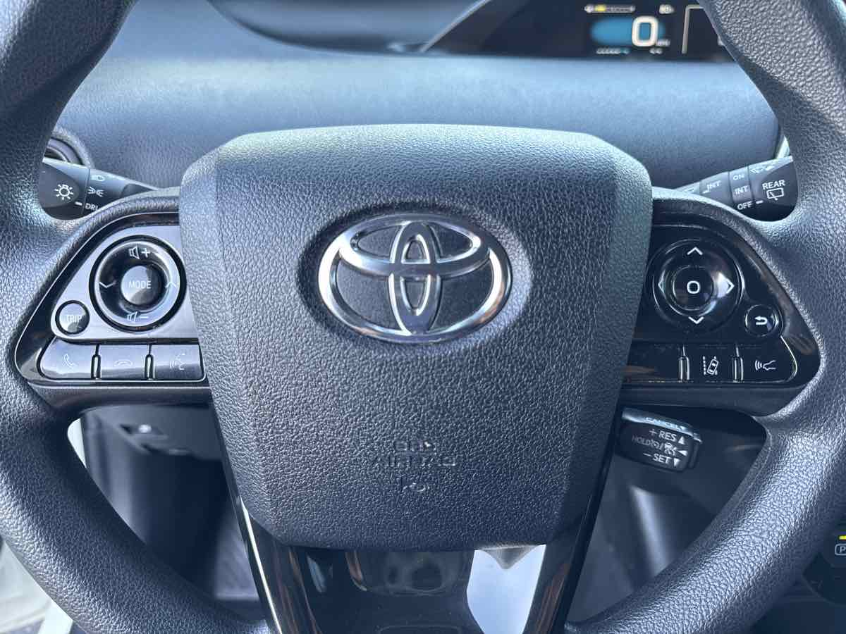 2019 Toyota Prius L Eco photo 32