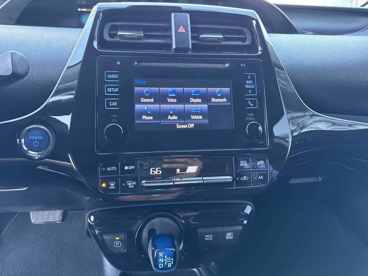 2019 Toyota Prius L Eco photo 33