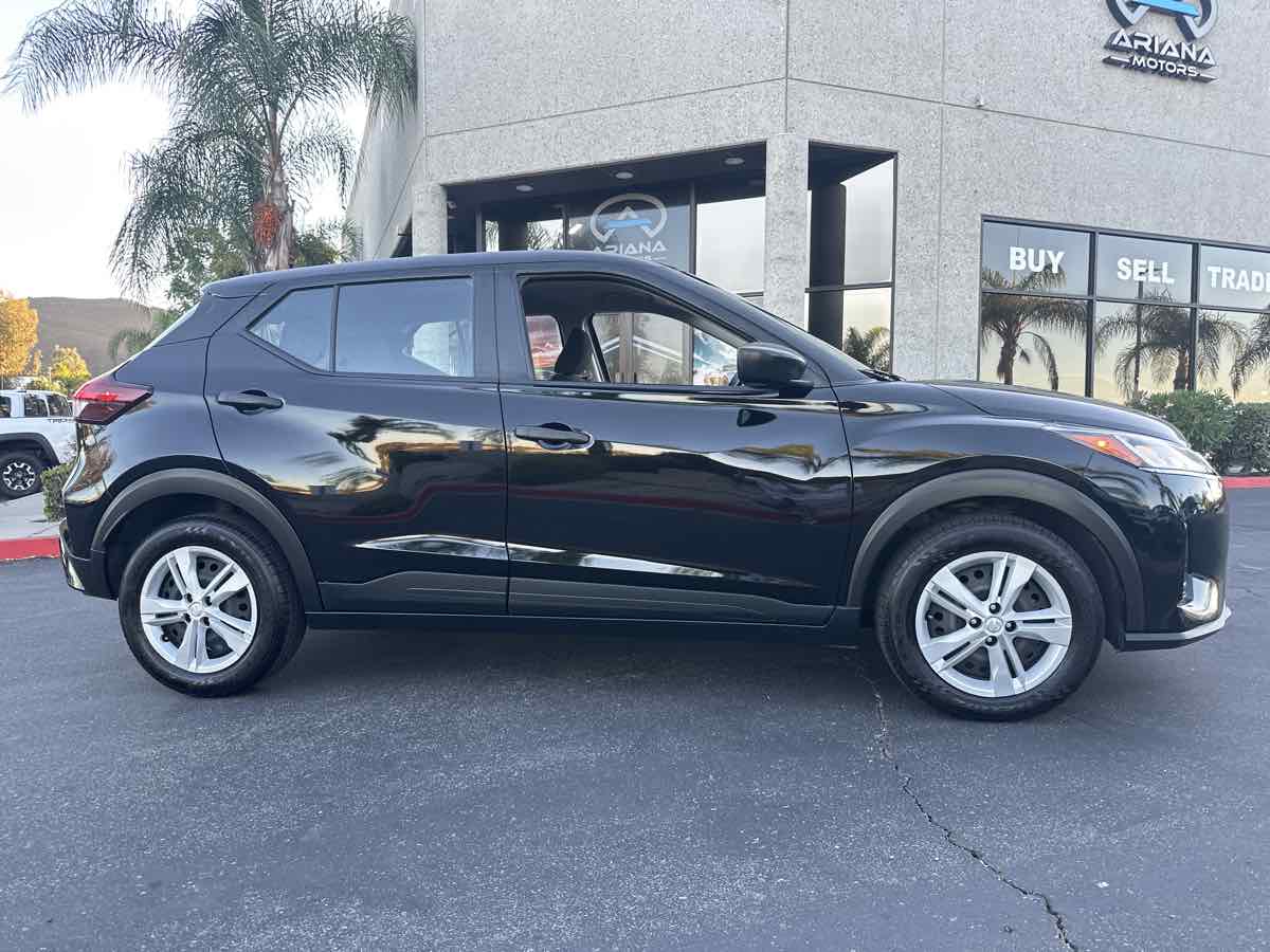 2021 Nissan Kicks S photo 8