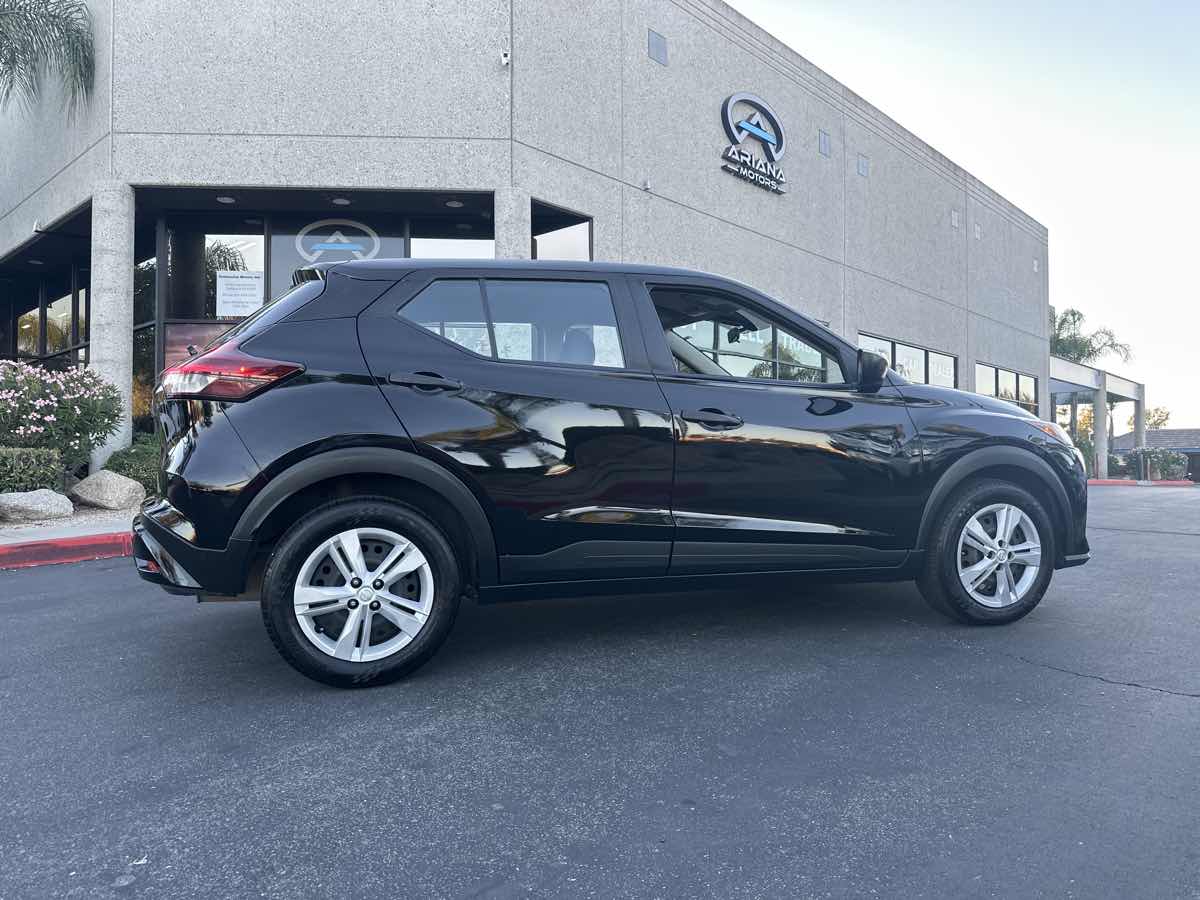 2021 Nissan Kicks S photo 9