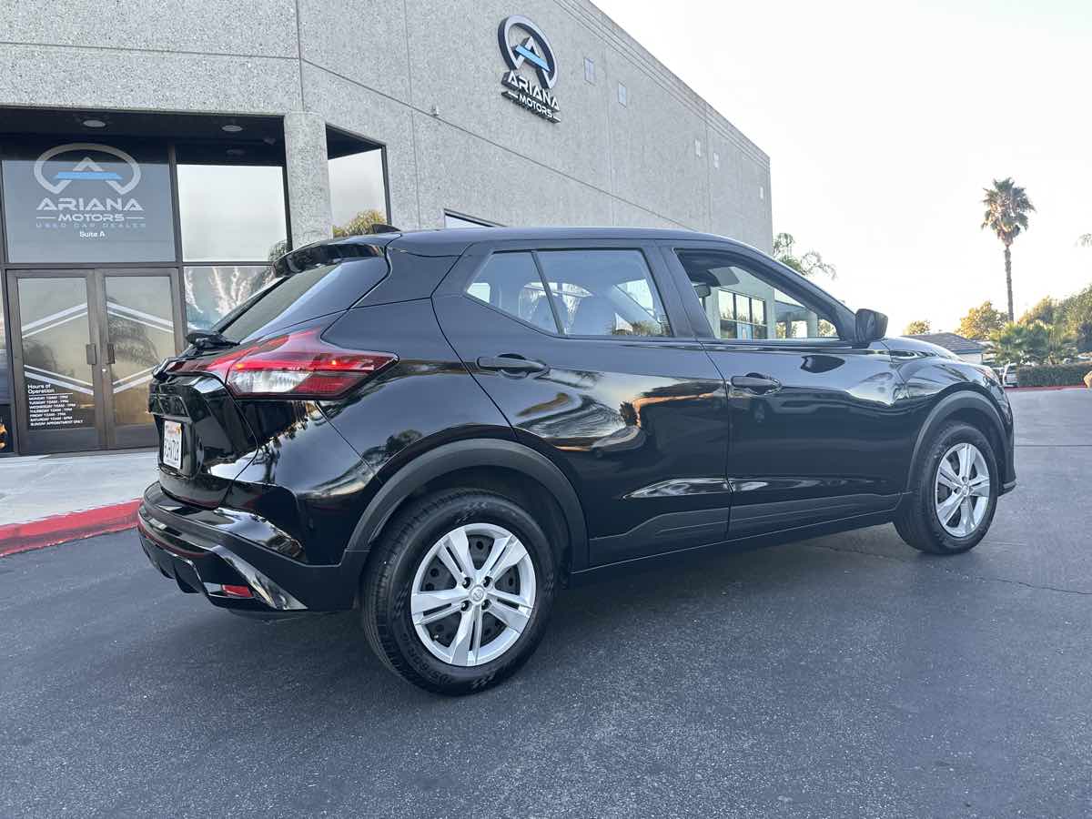 2021 Nissan Kicks S photo 10