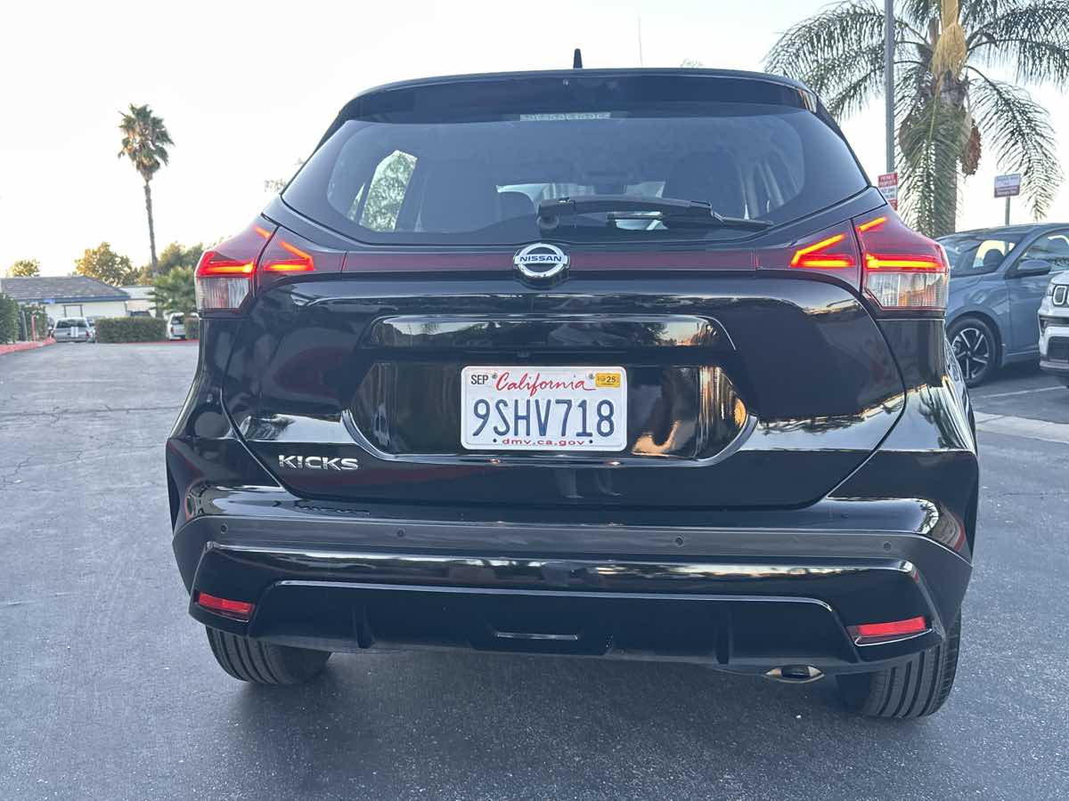 2021 Nissan Kicks S photo 12
