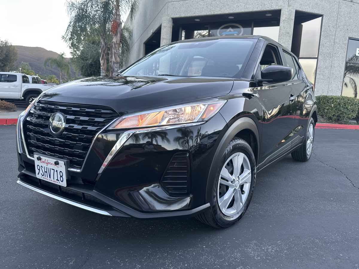 2021 Nissan Kicks S photo 2