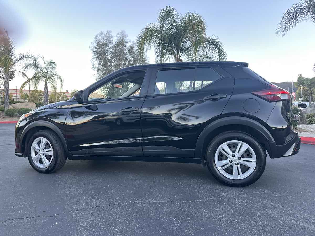2021 Nissan Kicks S photo 17
