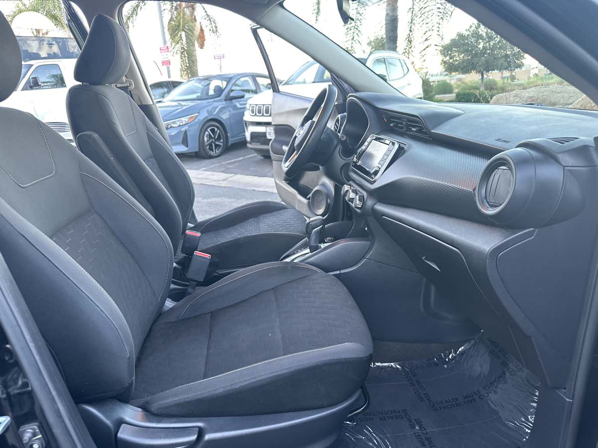 2021 Nissan Kicks S photo 23