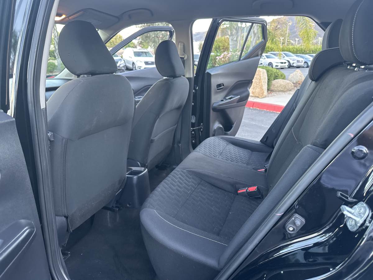 2021 Nissan Kicks S photo 25