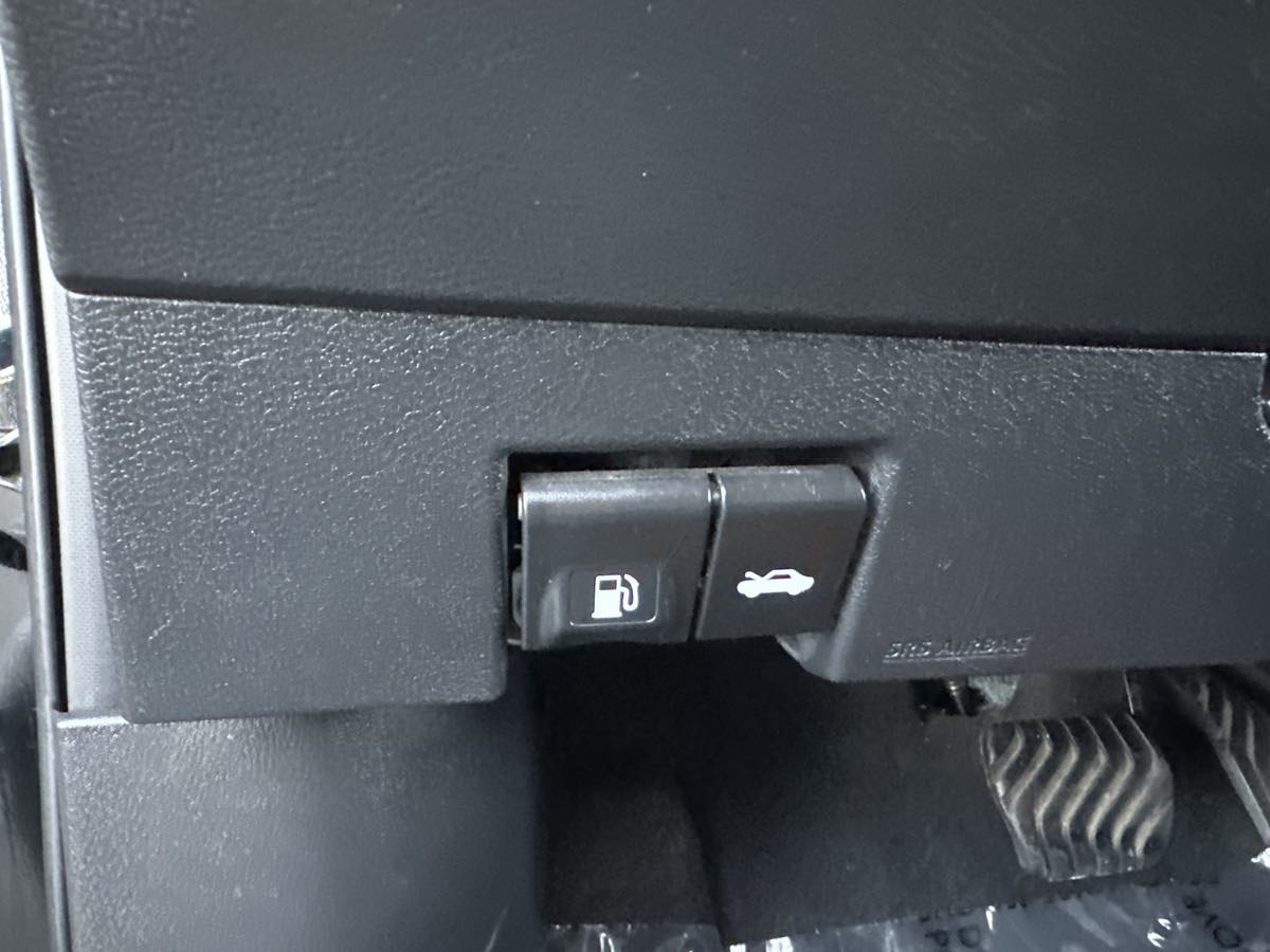 2021 Nissan Kicks S photo 32