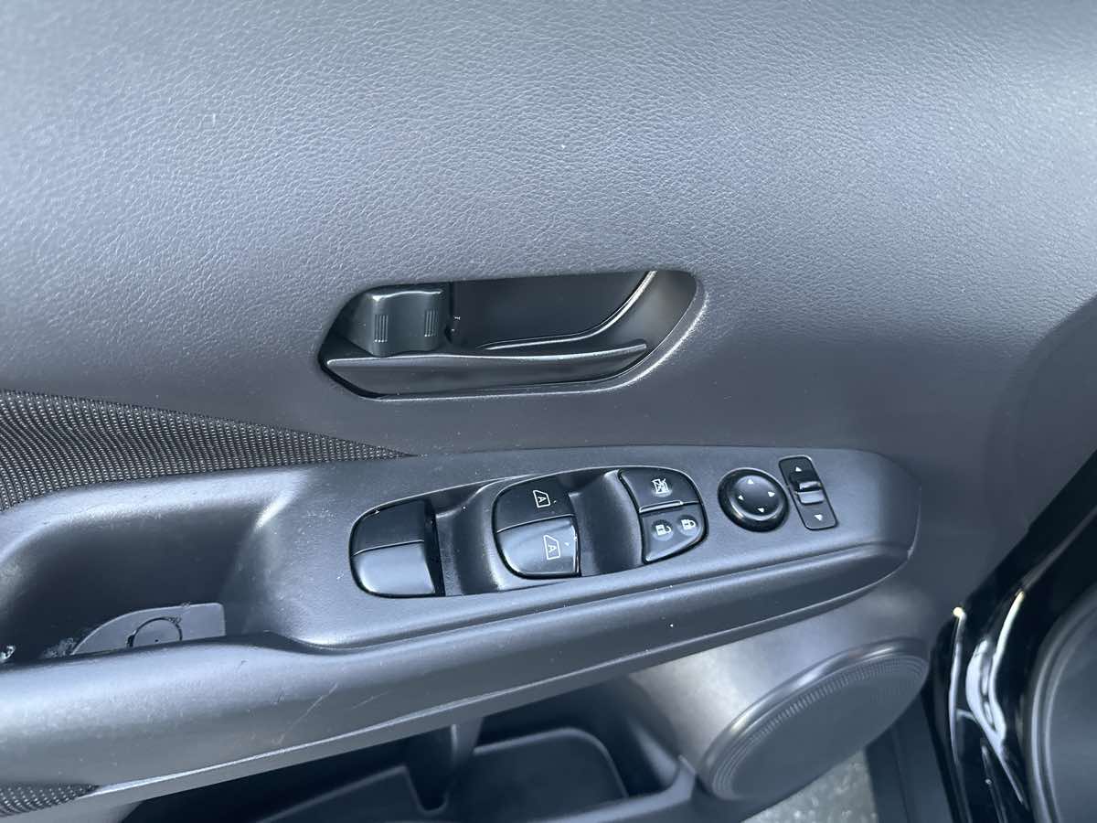 2021 Nissan Kicks S photo 33