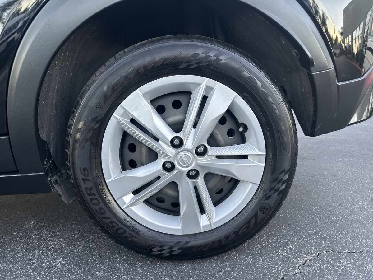 2021 Nissan Kicks S photo 40