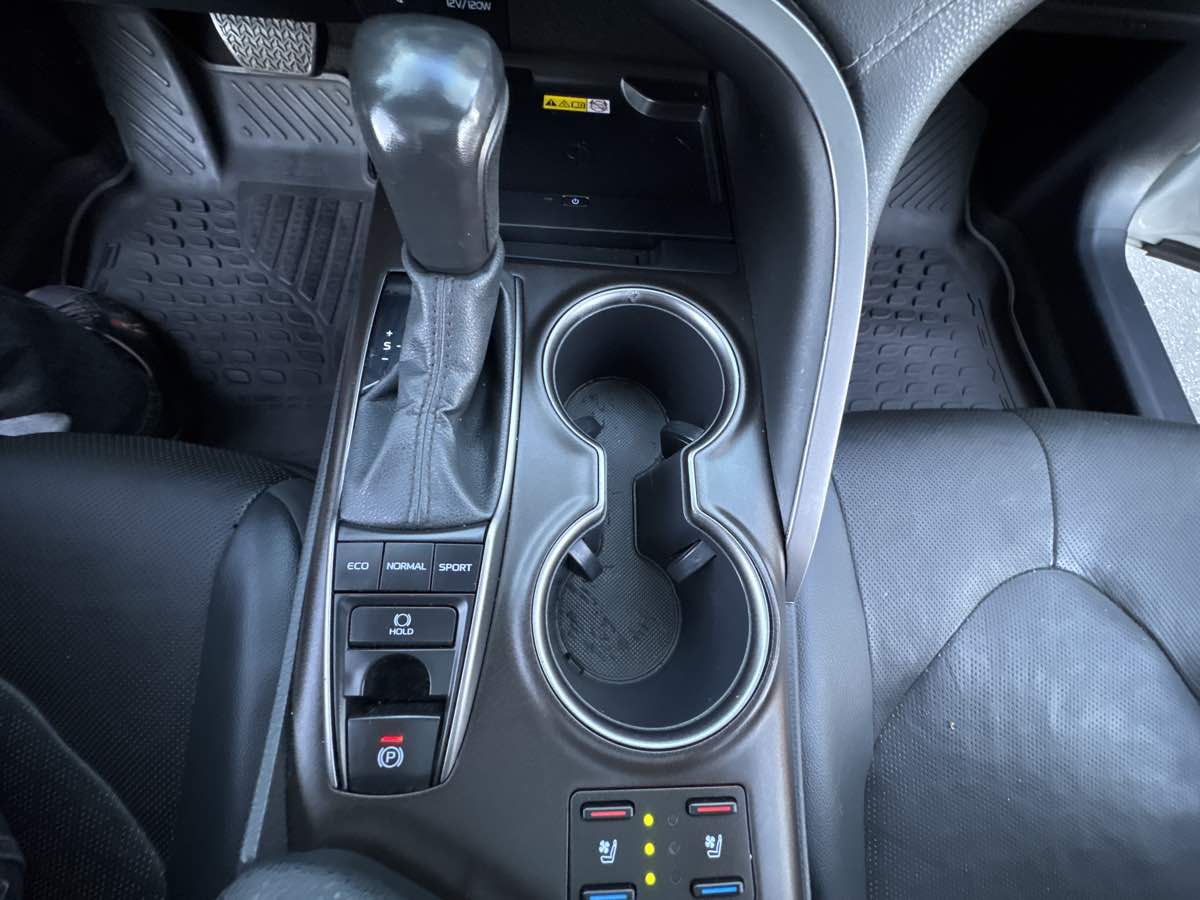 2022 Toyota Camry XSE V6 photo 24