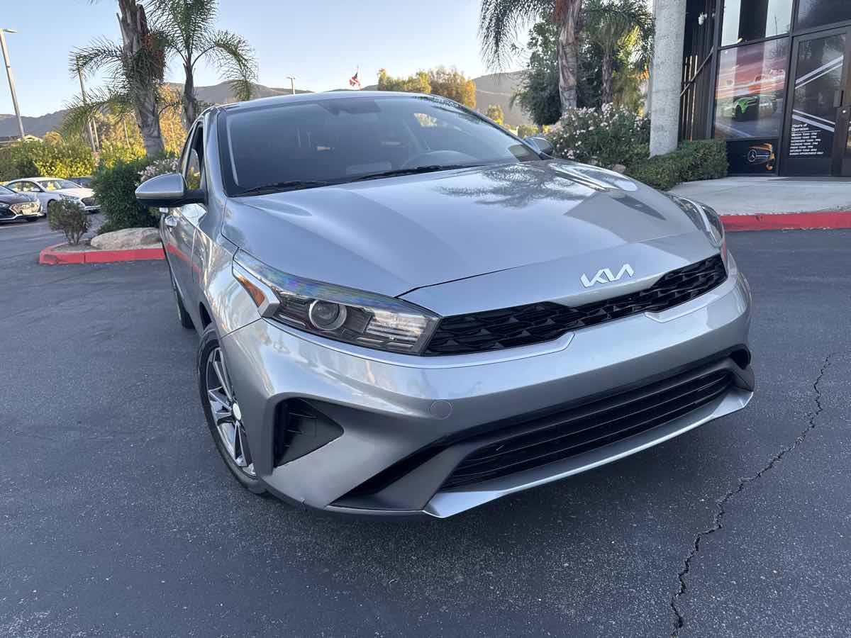 2023 Kia Forte LXS photo 2