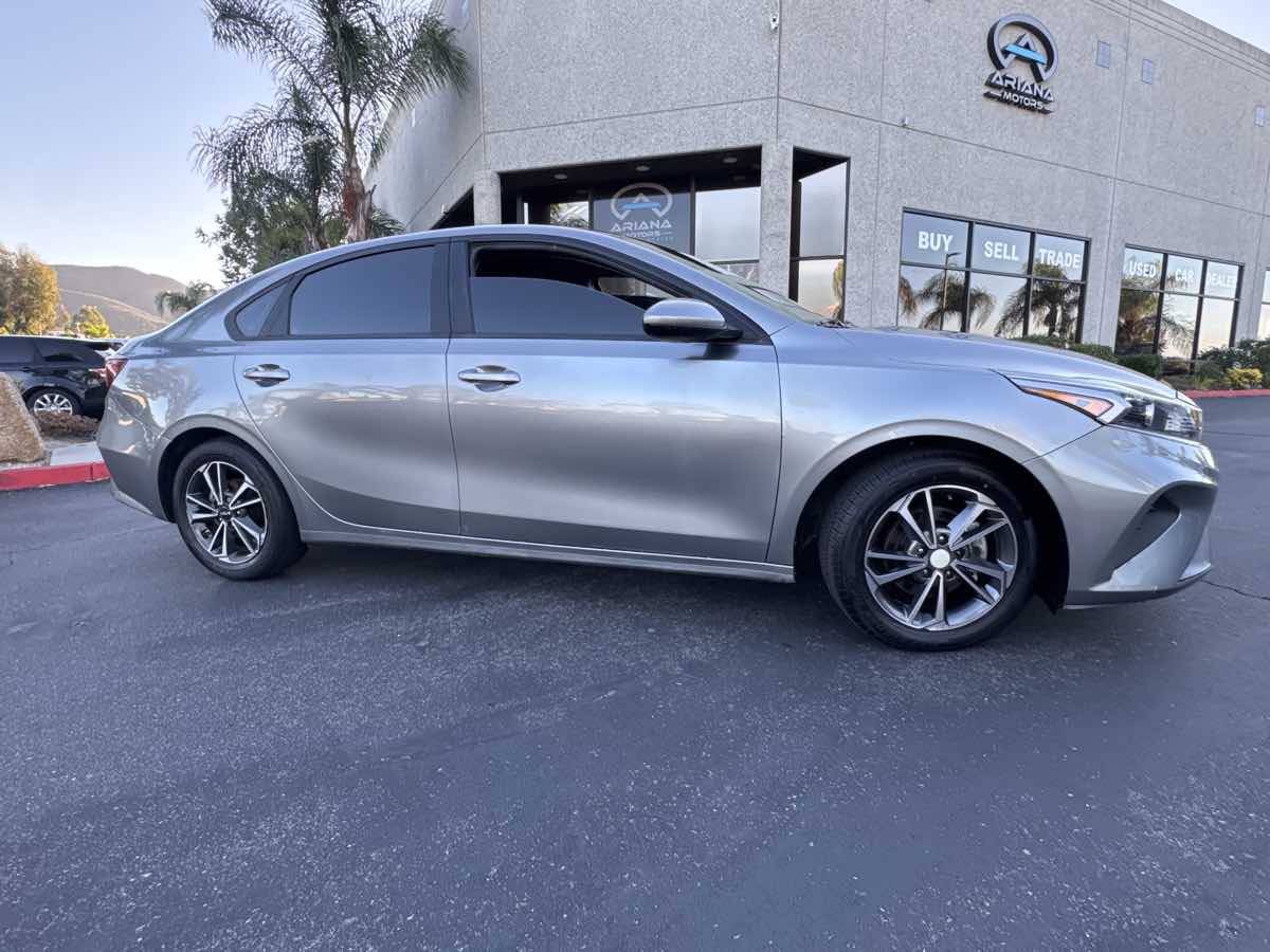 2023 Kia Forte LXS photo 3