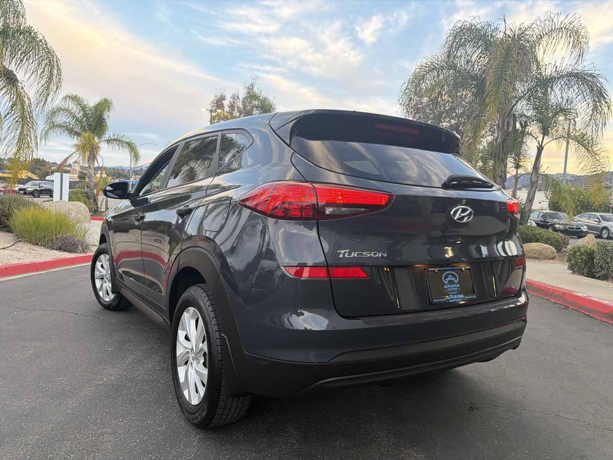 2020 Hyundai Tucson SE photo 2