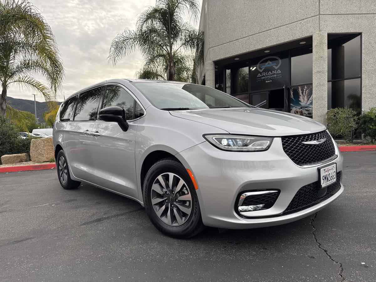 2024 Chrysler Pacifica PHEV Select - Photo 12