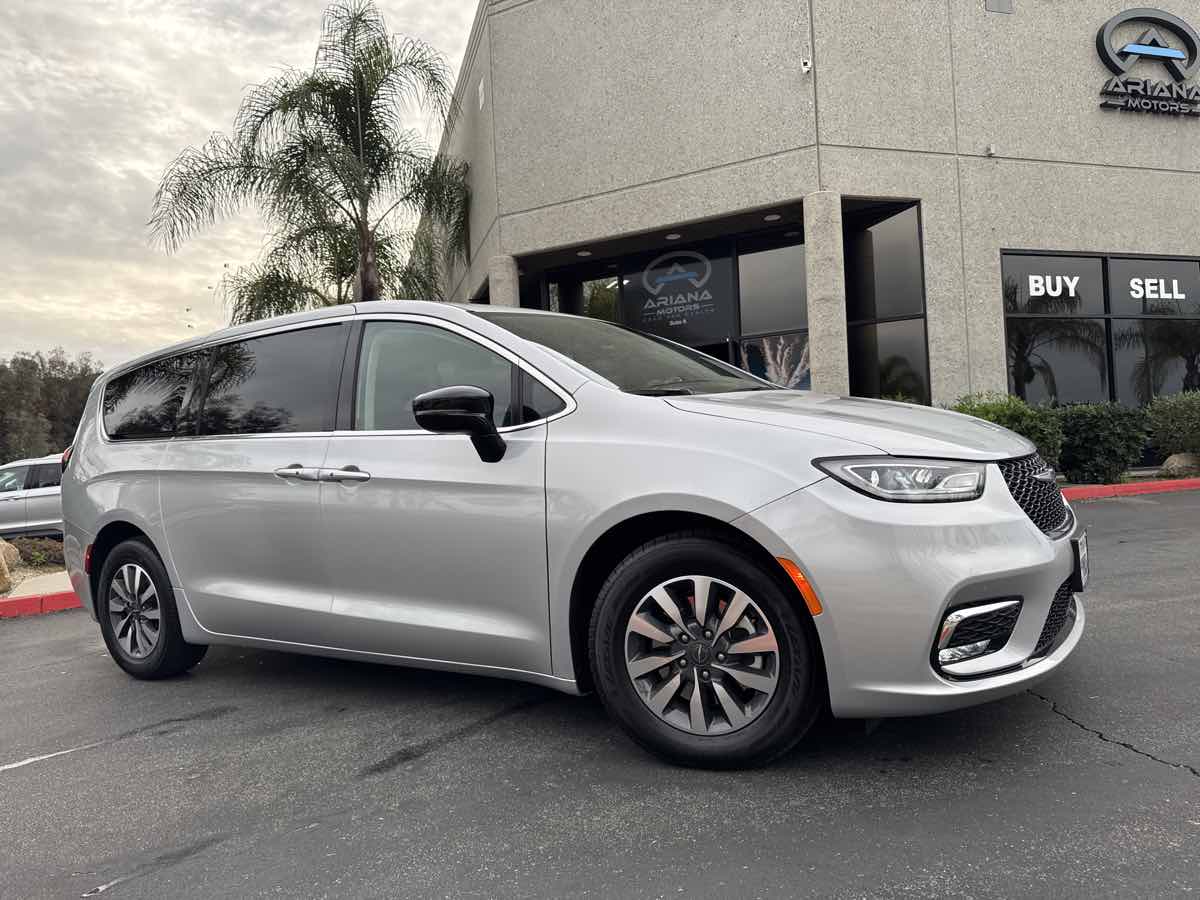 2024 Chrysler Pacifica PHEV Select - Photo 15