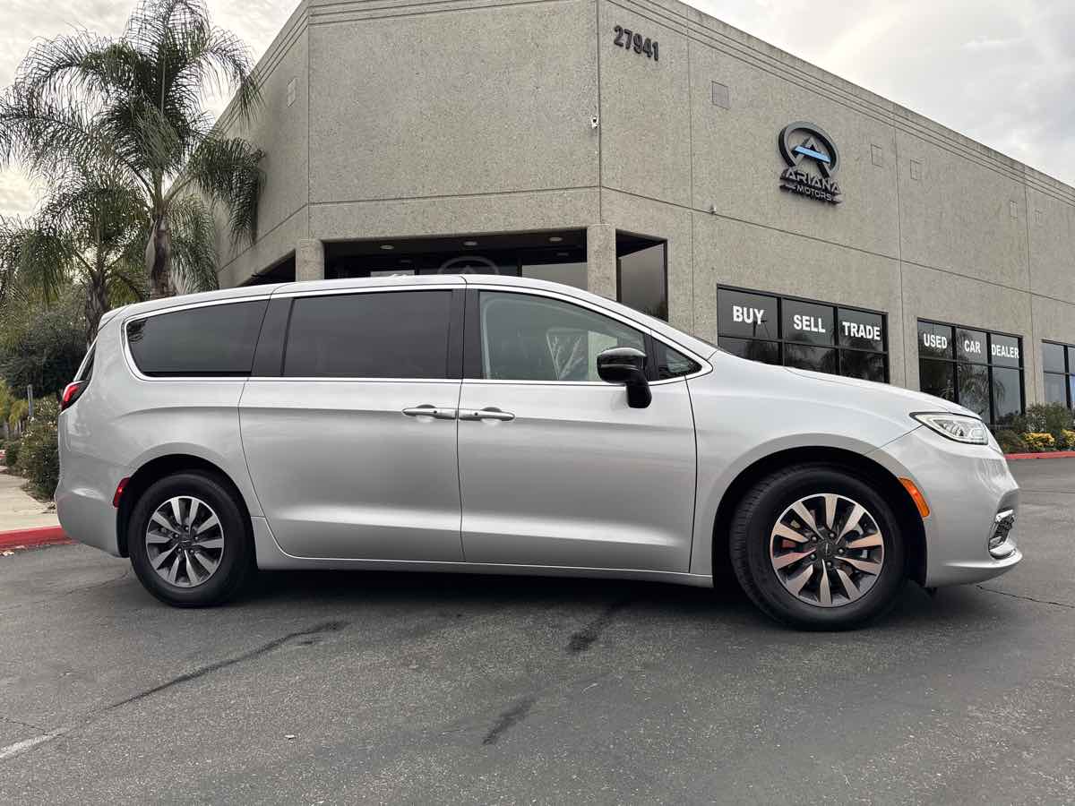 2024 Chrysler Pacifica PHEV Select - Photo 8