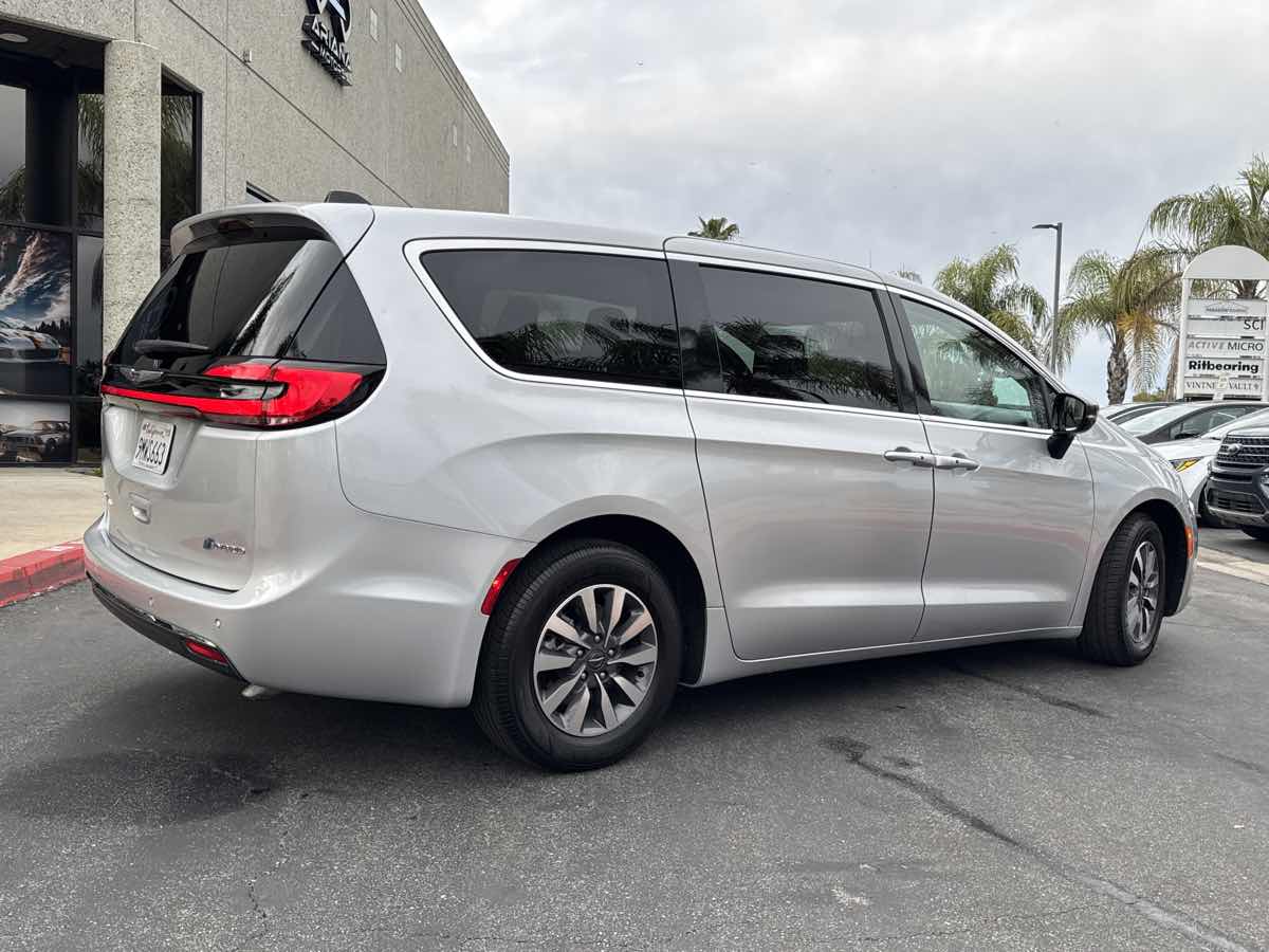 2024 Chrysler Pacifica PHEV Select - Photo 11