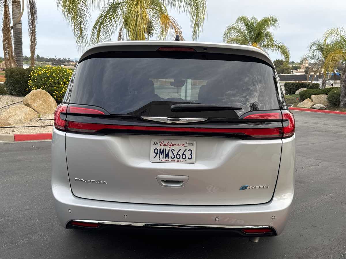 2024 Chrysler Pacifica PHEV Select - Photo 18
