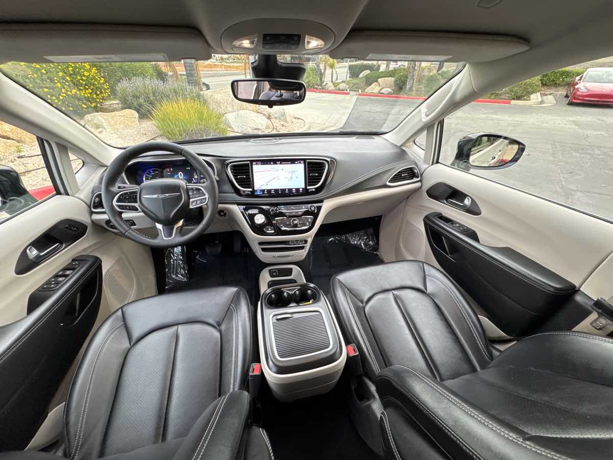2024 Chrysler Pacifica PHEV Select - Photo 6