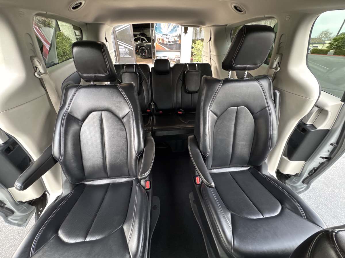 2024 Chrysler Pacifica PHEV Select - Photo 22
