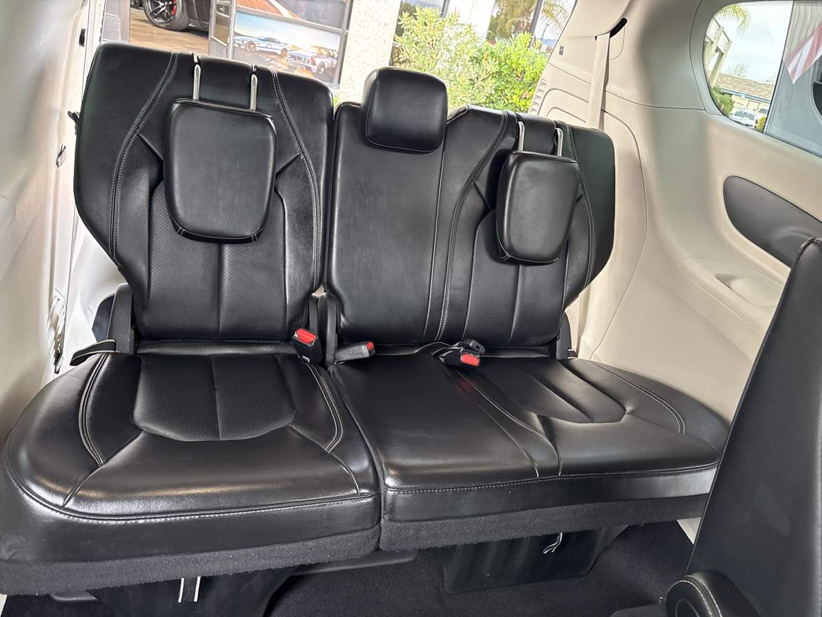2024 Chrysler Pacifica PHEV Select - Photo 24