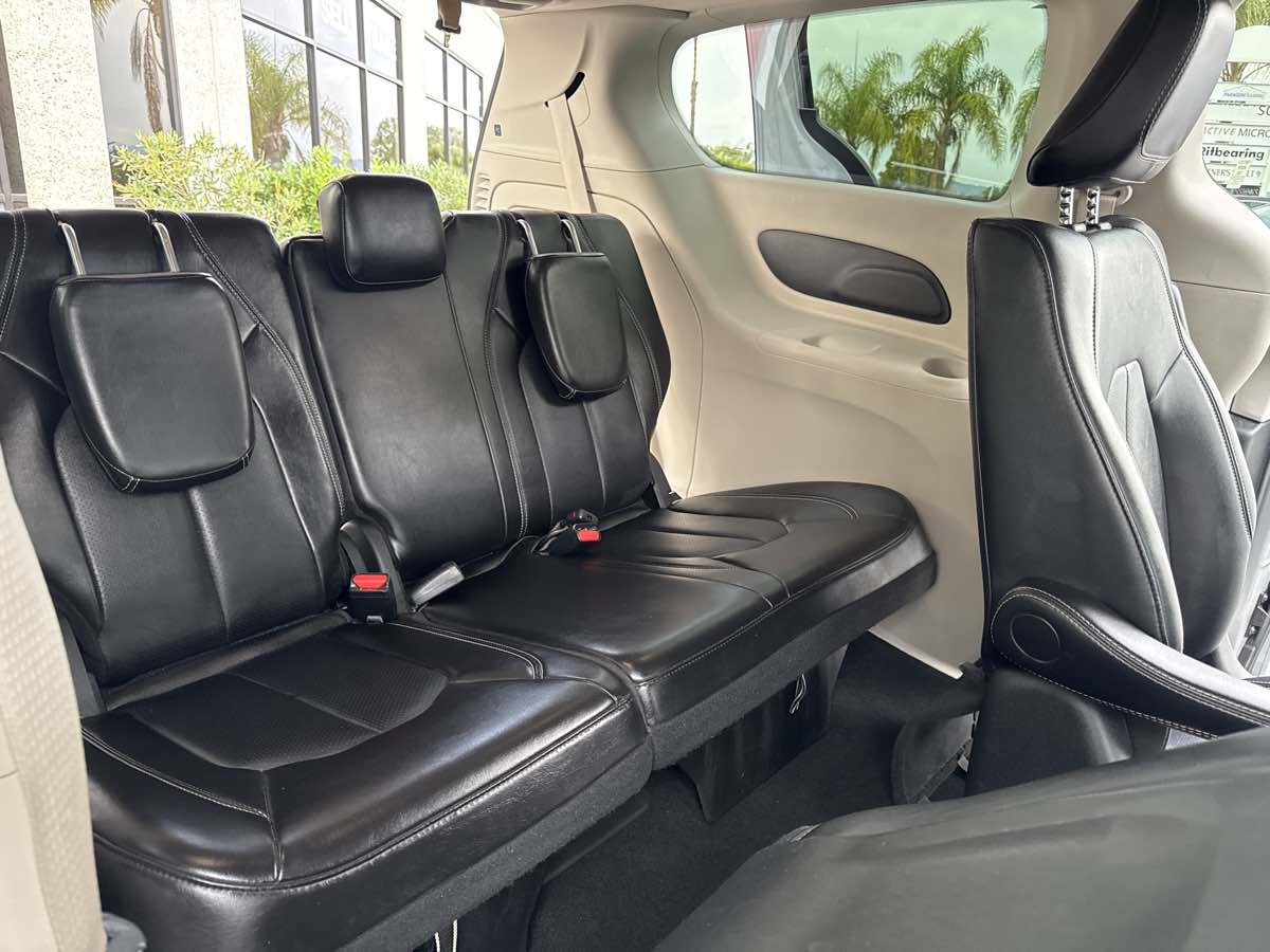 2024 Chrysler Pacifica PHEV Select - Photo 25