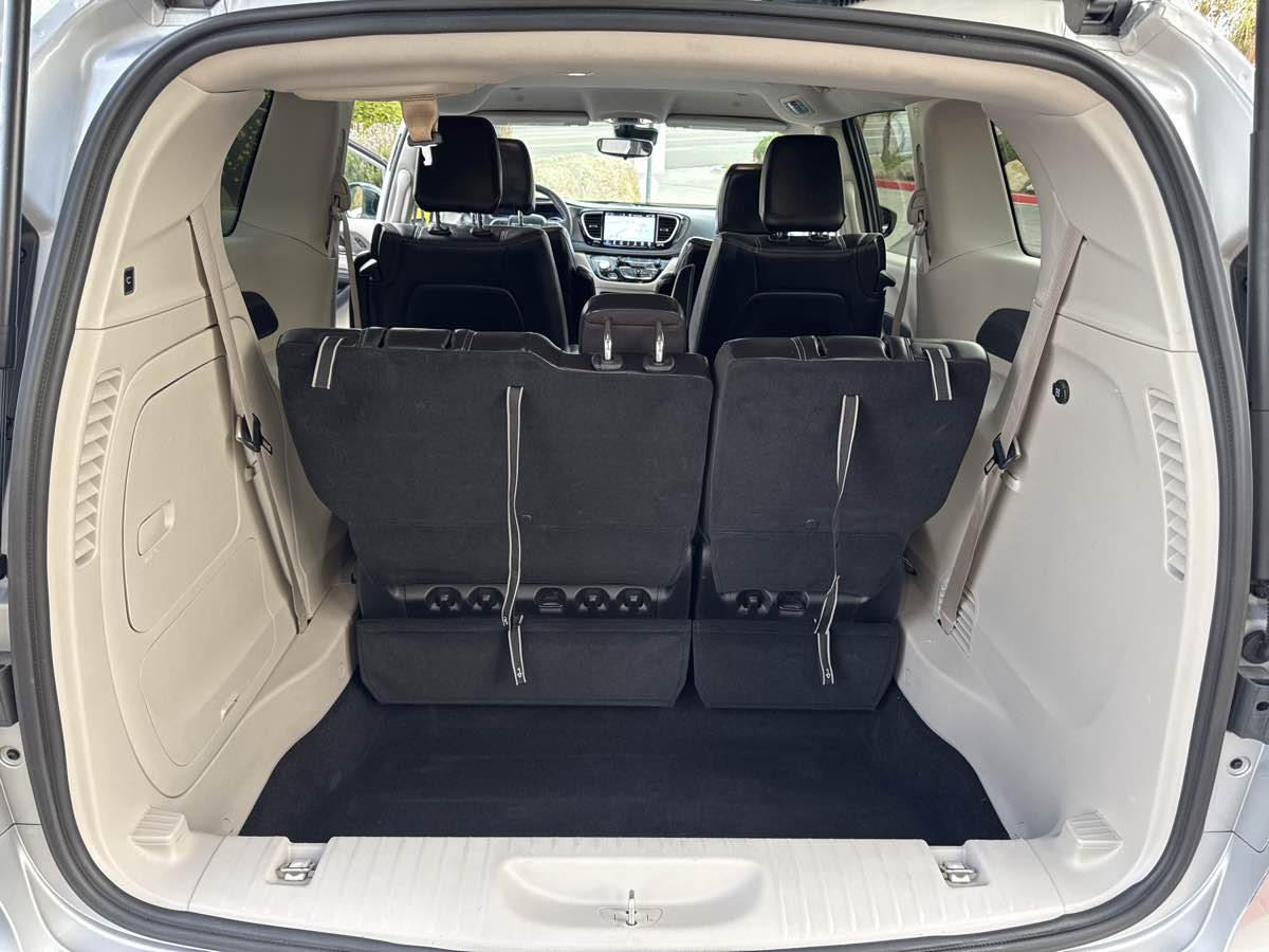 2024 Chrysler Pacifica PHEV Select - Photo 28