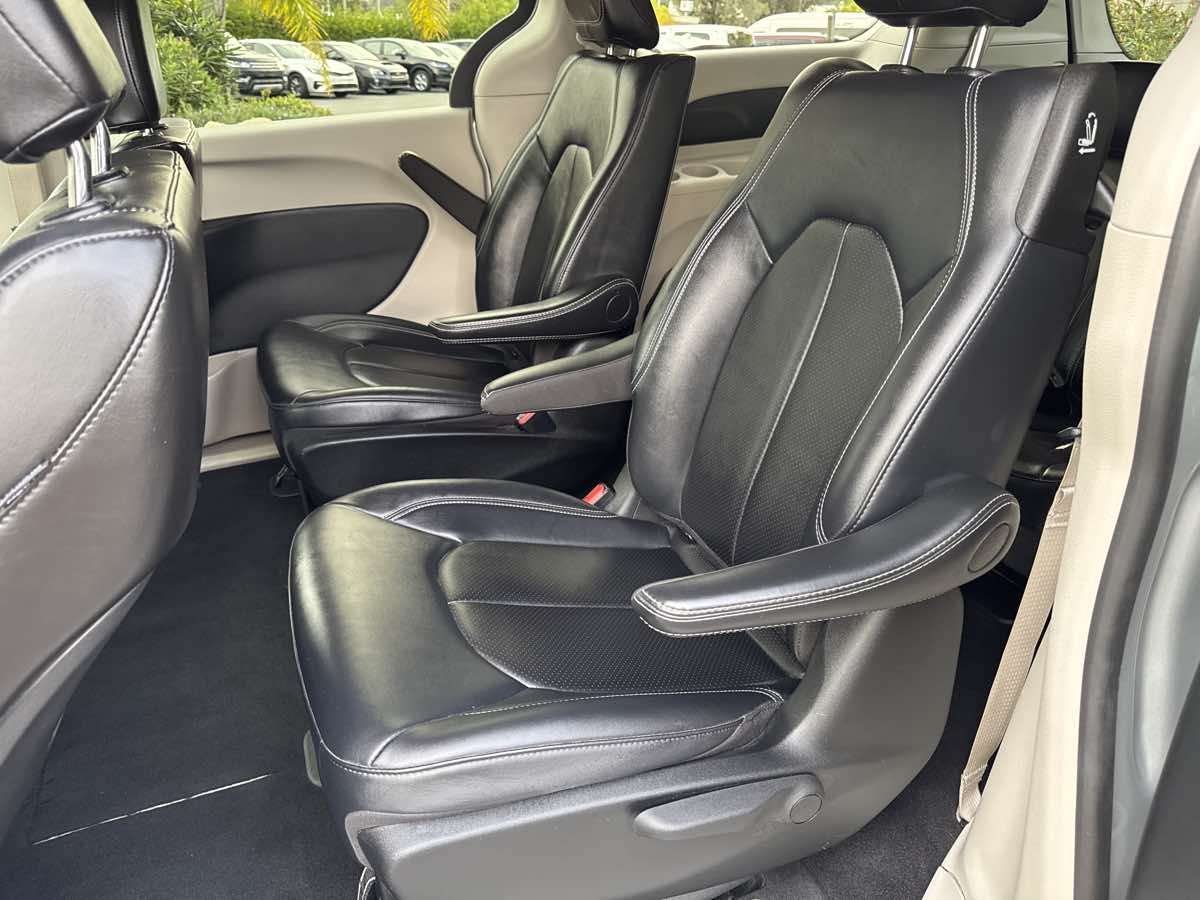2024 Chrysler Pacifica PHEV Select - Photo 29