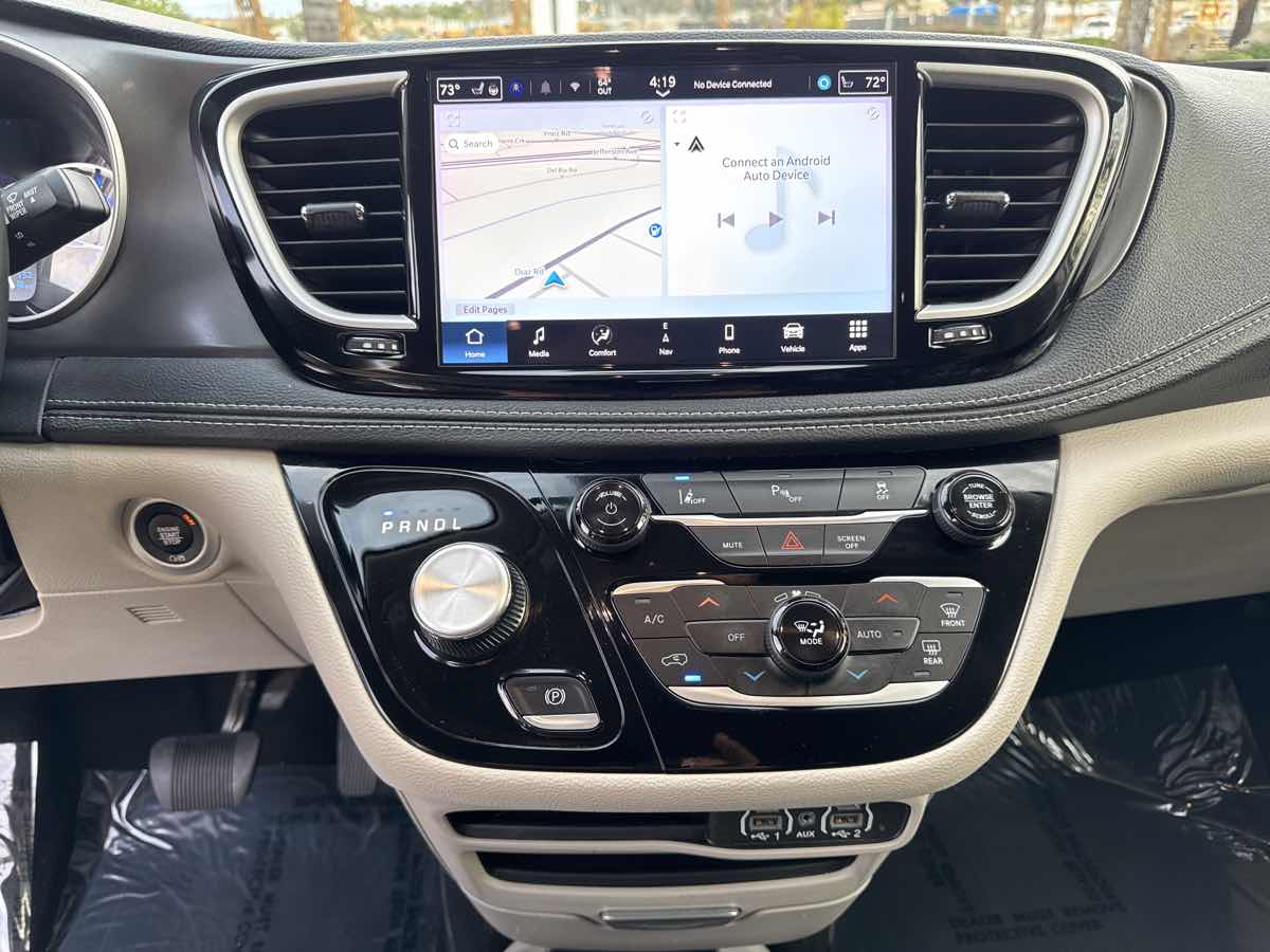 2024 Chrysler Pacifica PHEV Select - Photo 32
