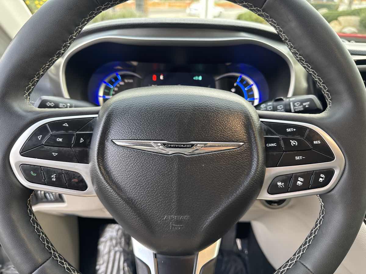 2024 Chrysler Pacifica PHEV Select - Photo 33