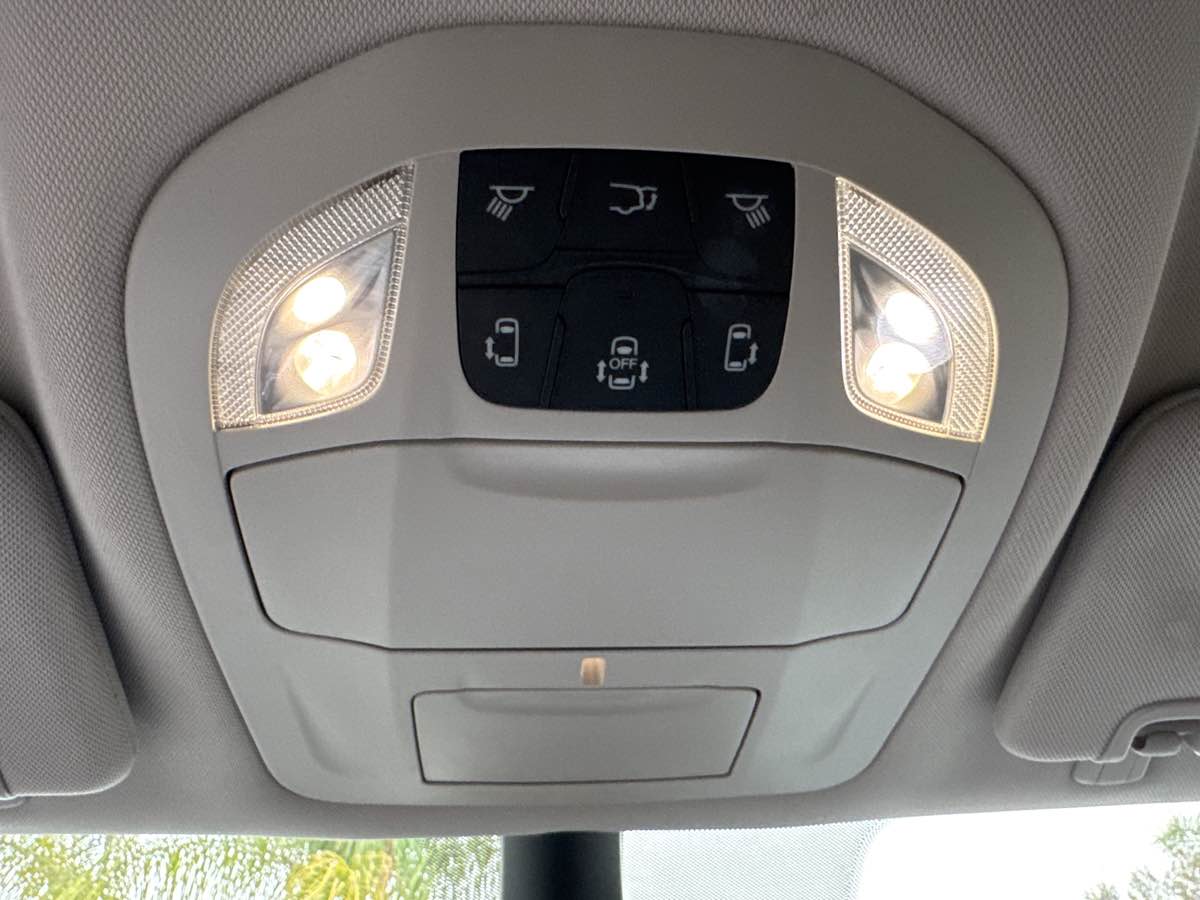 2024 Chrysler Pacifica PHEV Select - Photo 35