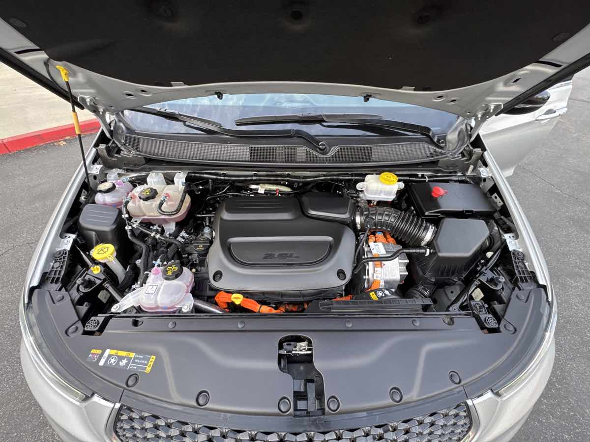 2024 Chrysler Pacifica PHEV Select - Photo 37