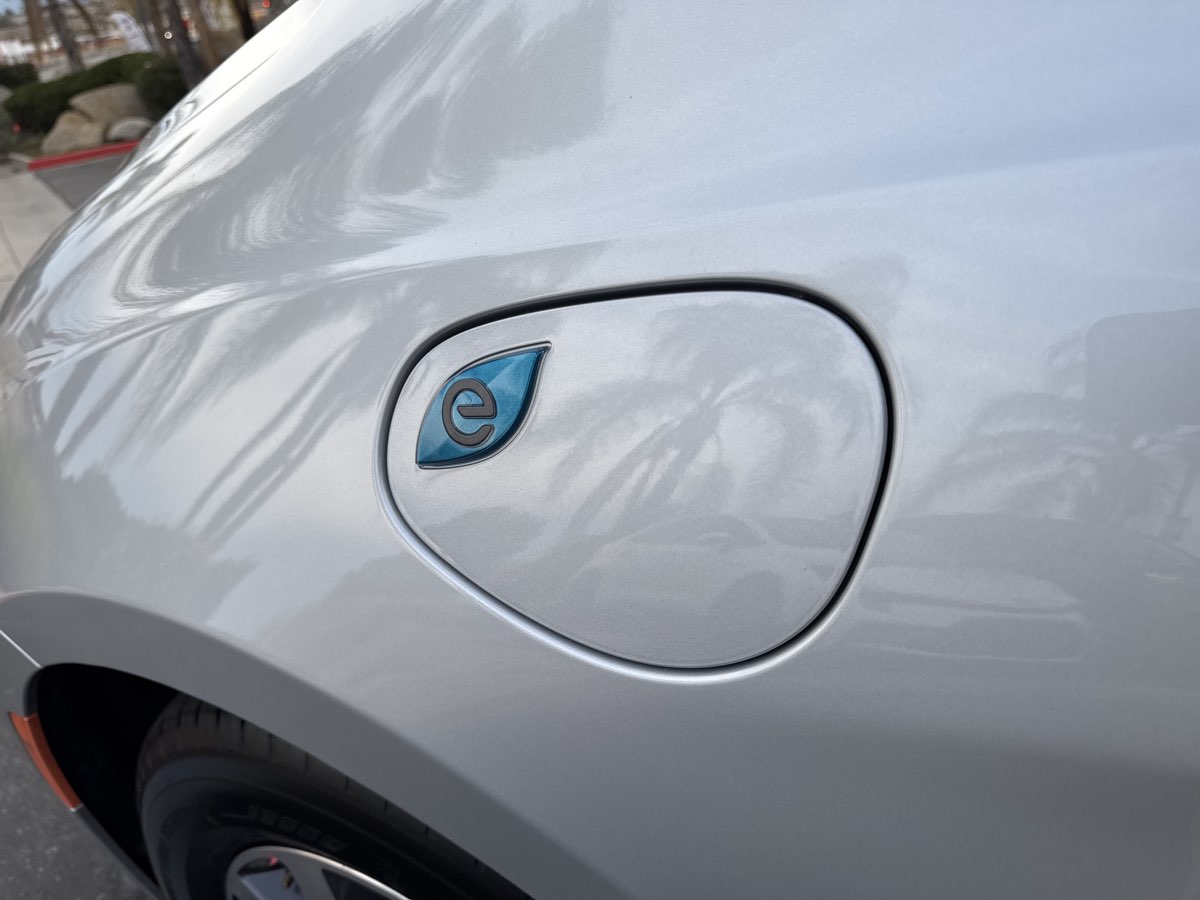 2024 Chrysler Pacifica PHEV Select - Photo 38