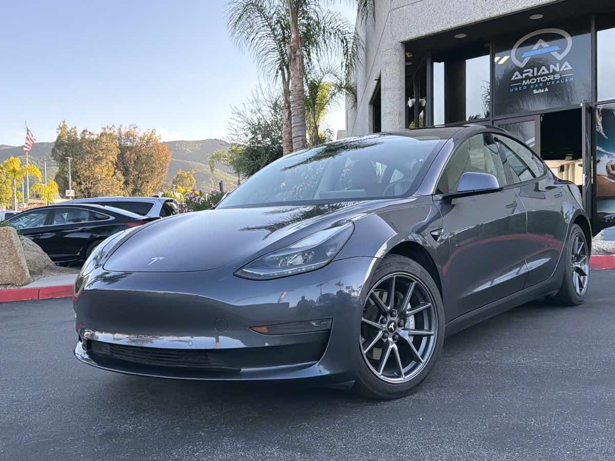 Vehicle Image 2