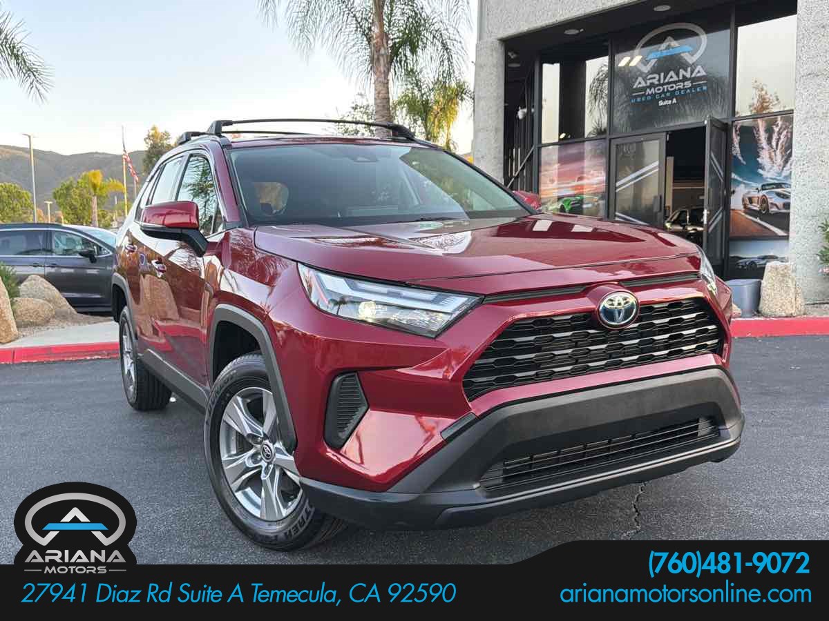 2022 Toyota RAV4 XLE FWD's photo