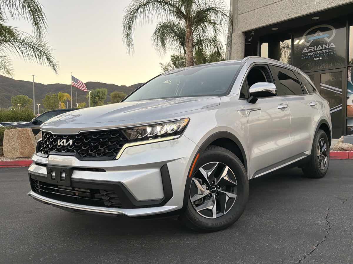 Photo 17 of this Kia Sorento Hybrid