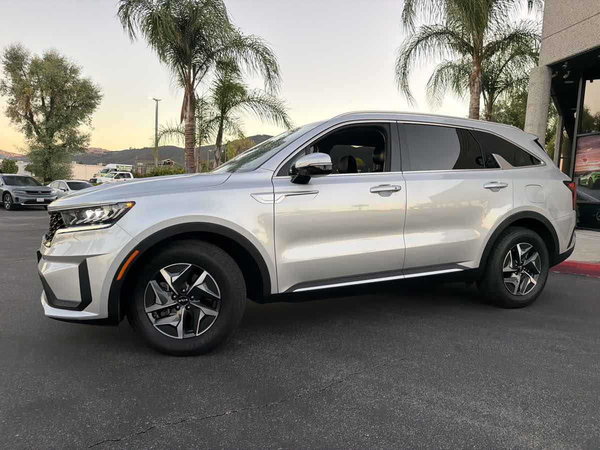 Photo 13 of this Kia Sorento Hybrid