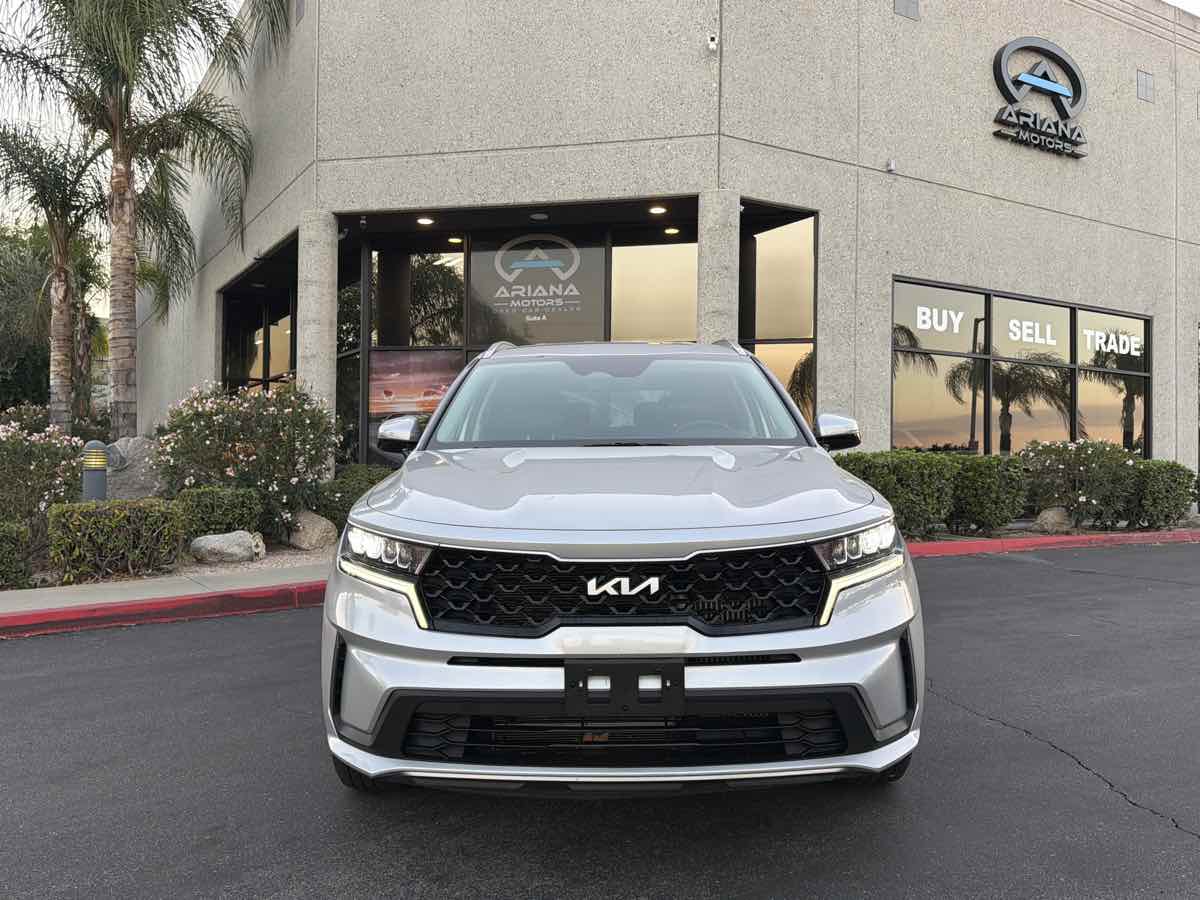 Photo 7 of this Kia Sorento Hybrid