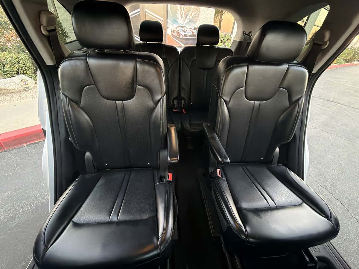 Photo 20 of this Kia Sorento Hybrid