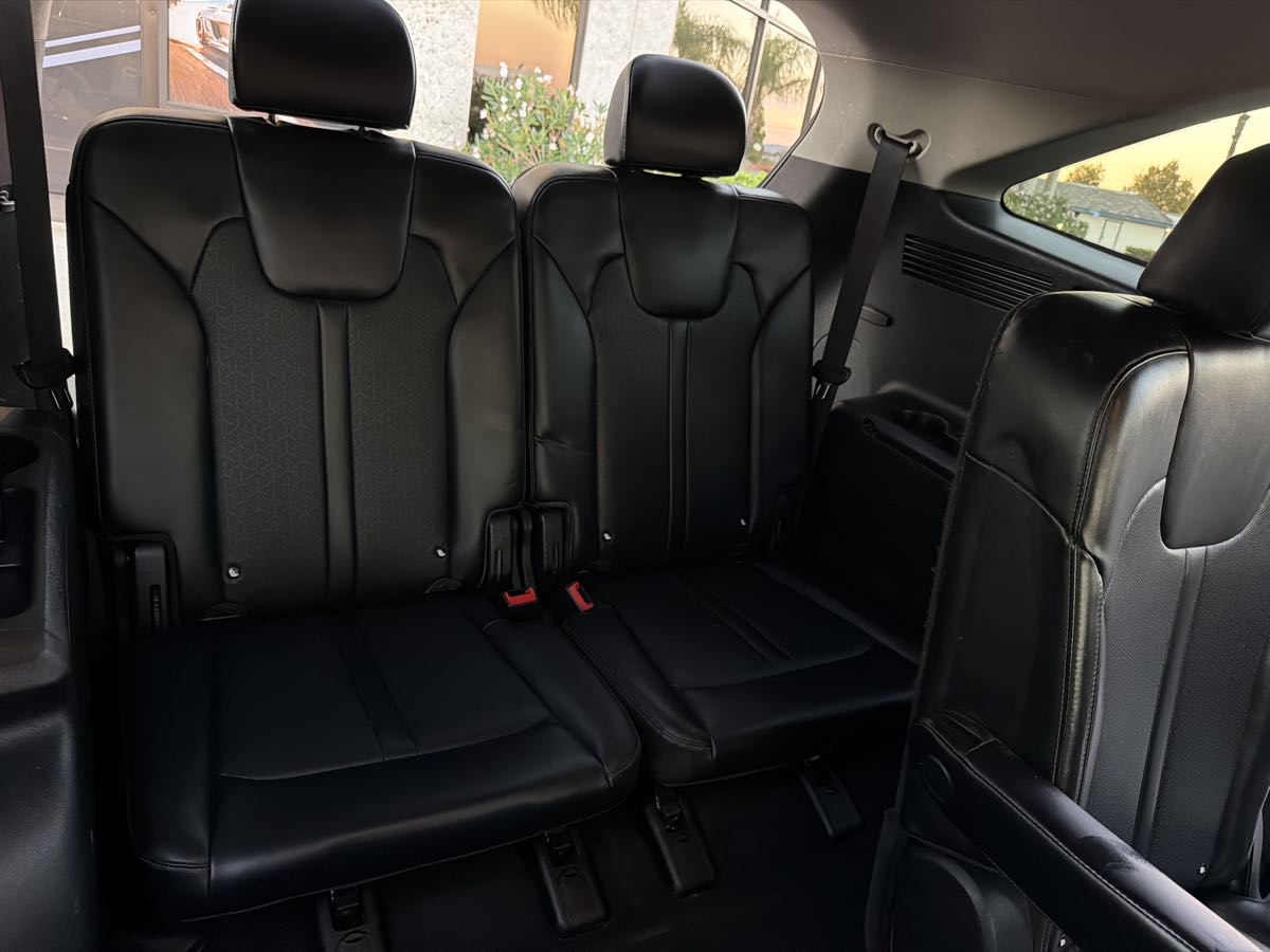 Photo 22 of this Kia Sorento Hybrid