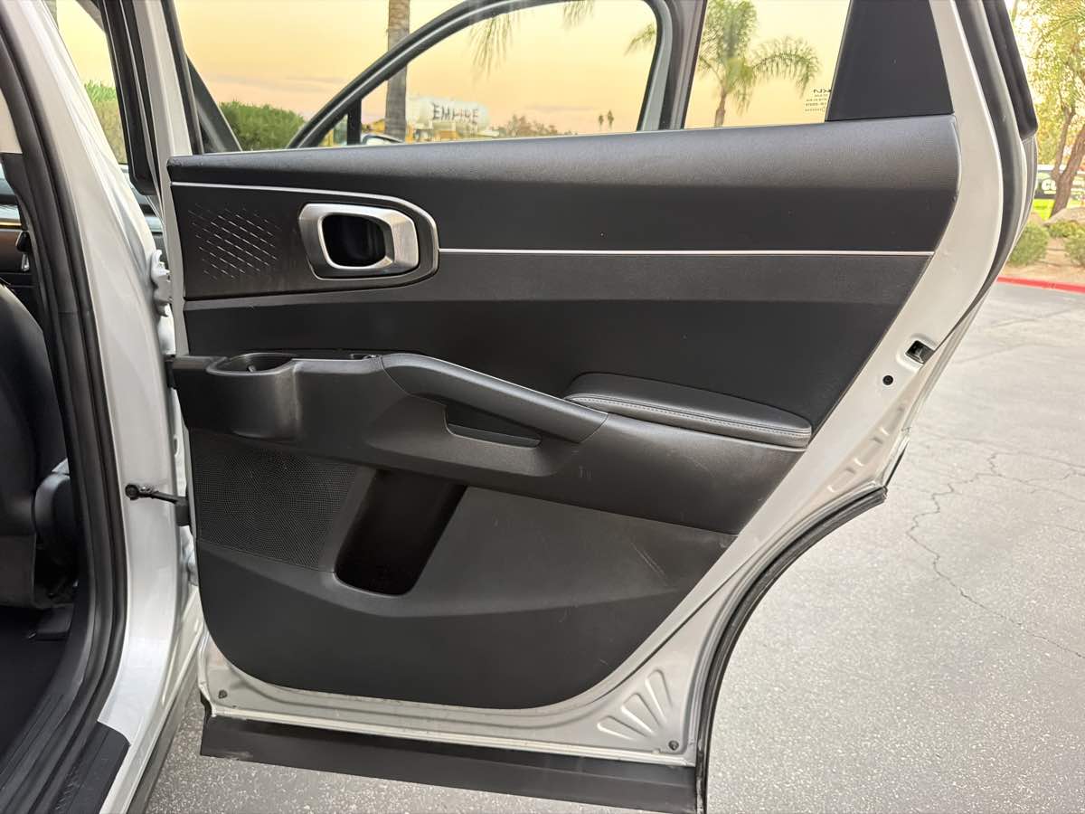 Photo 28 of this Kia Sorento Hybrid