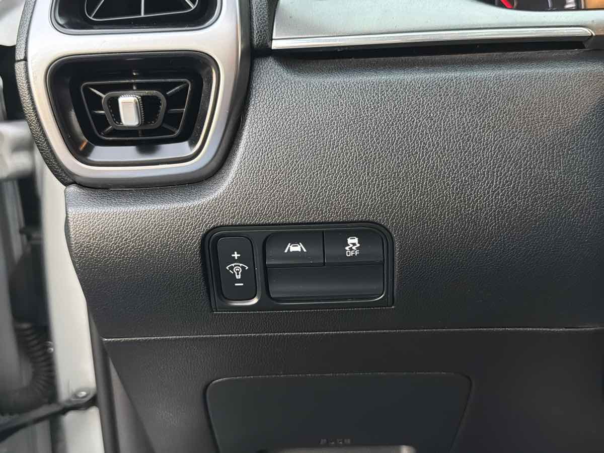 Photo 35 of this Kia Sorento Hybrid