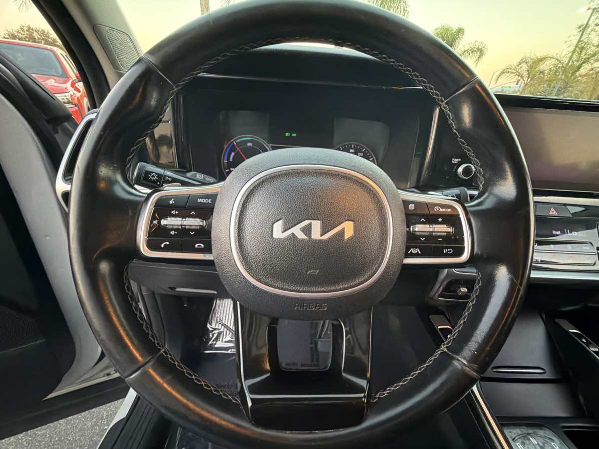 Photo 36 of this Kia Sorento Hybrid