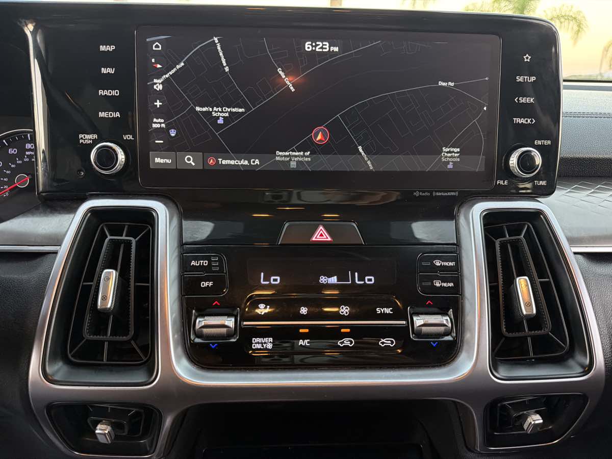 Photo 37 of this Kia Sorento Hybrid