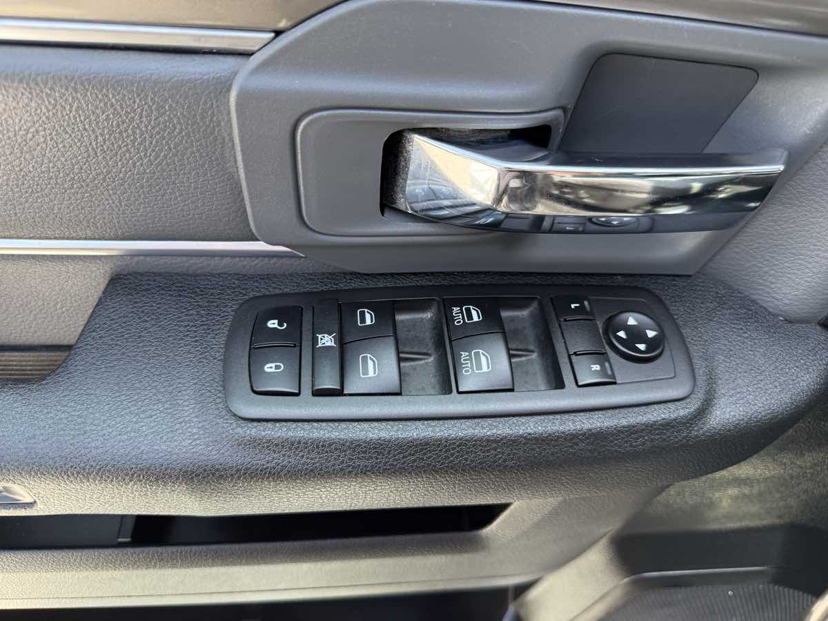 2023 RAM Ram 1500 Classic SLT - Photo 15