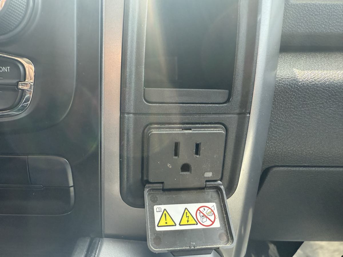 2023 RAM Ram 1500 Classic SLT - Photo 31