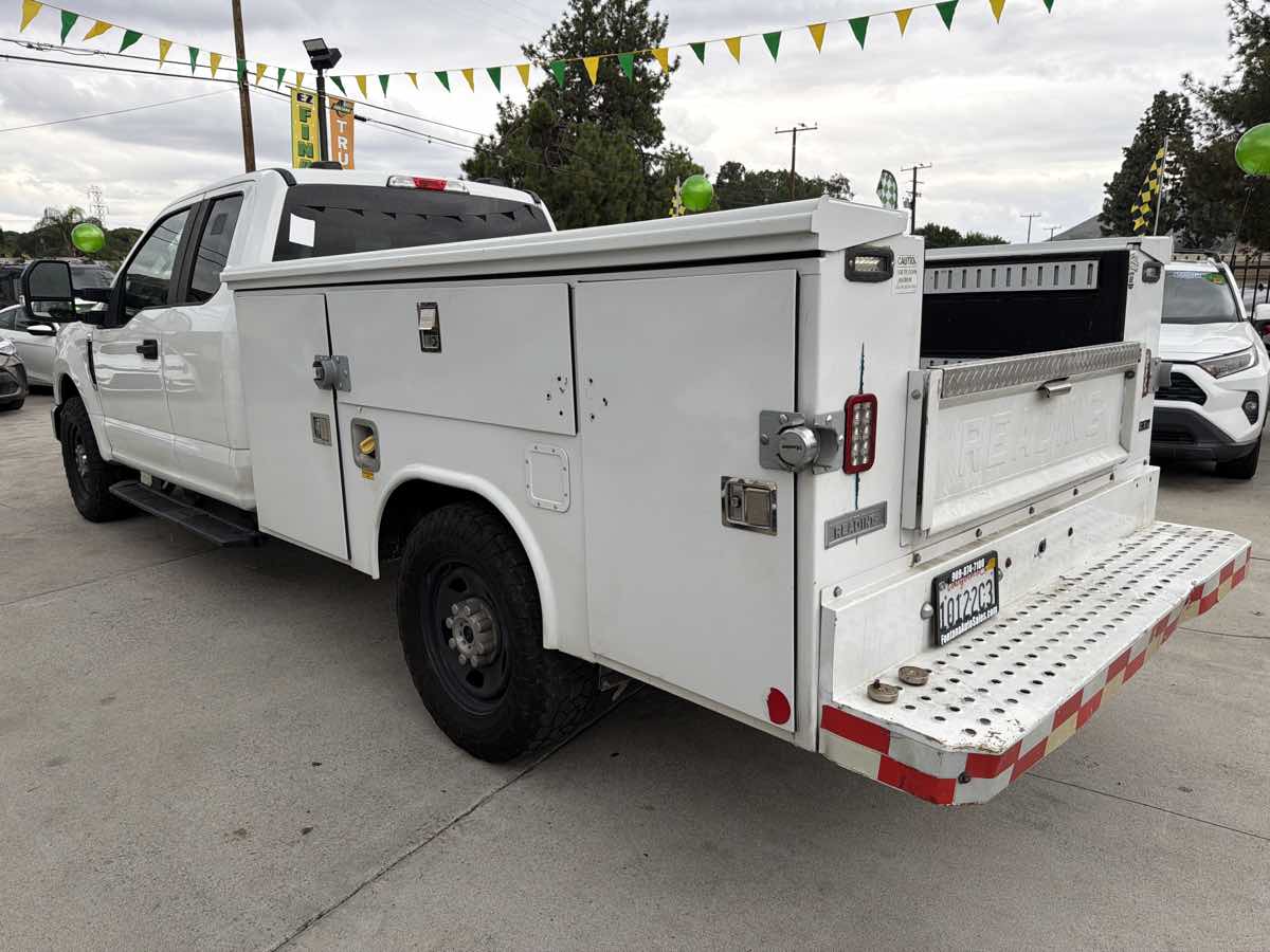 2020 Ford F-350 Super Duty Chassis Cab XL - Photo 3