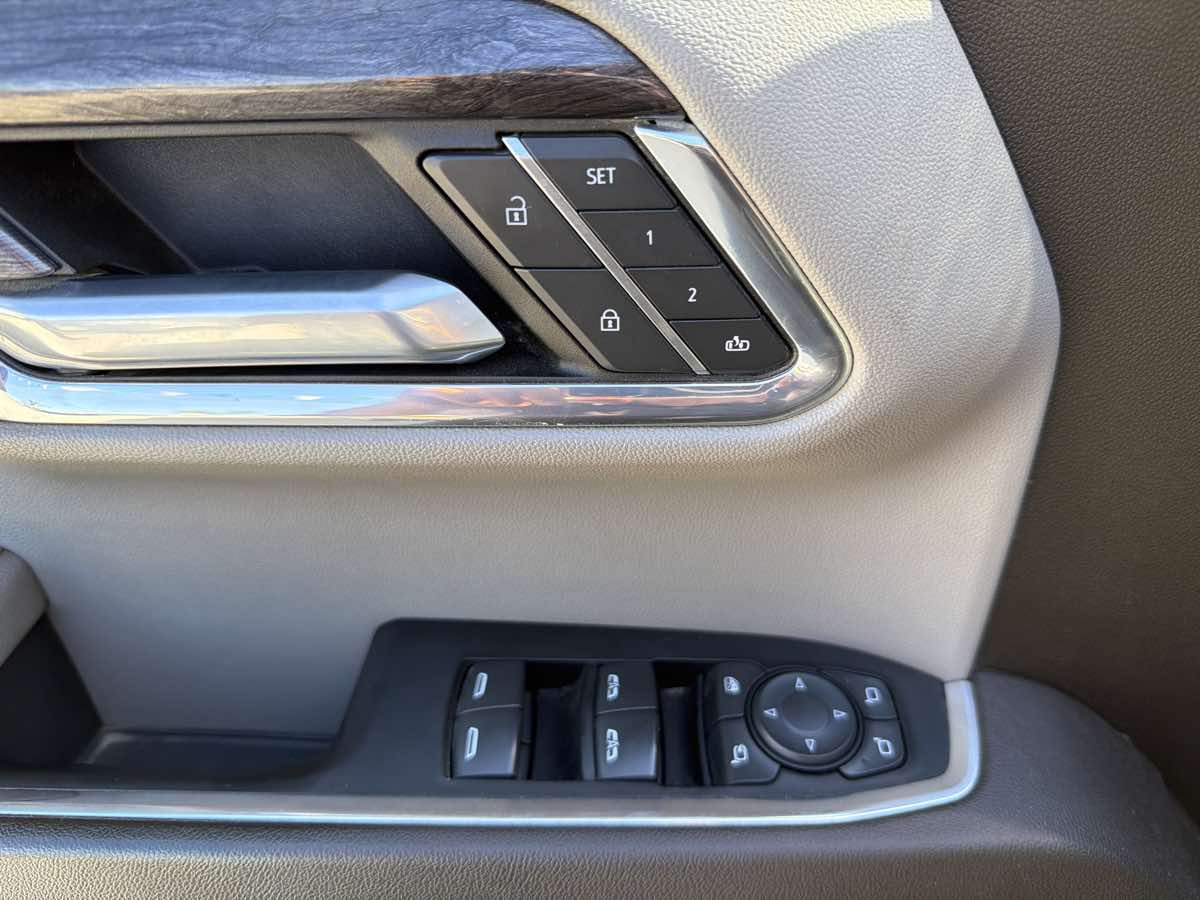 Chevrolet Silverado photo 10