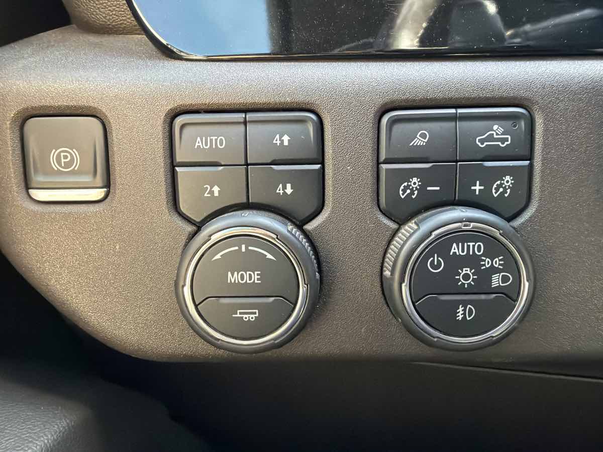 Chevrolet Silverado photo 14
