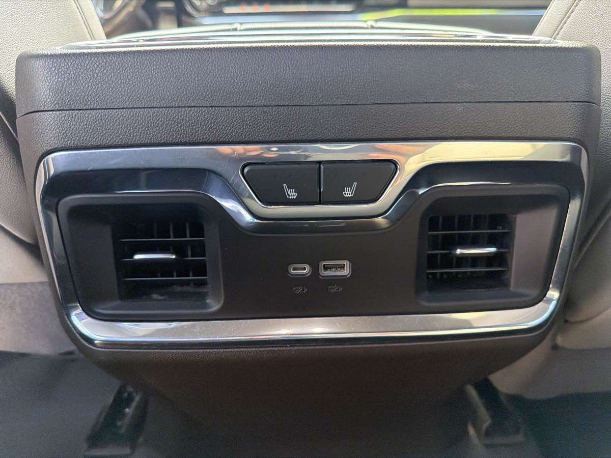 Chevrolet Silverado photo 19